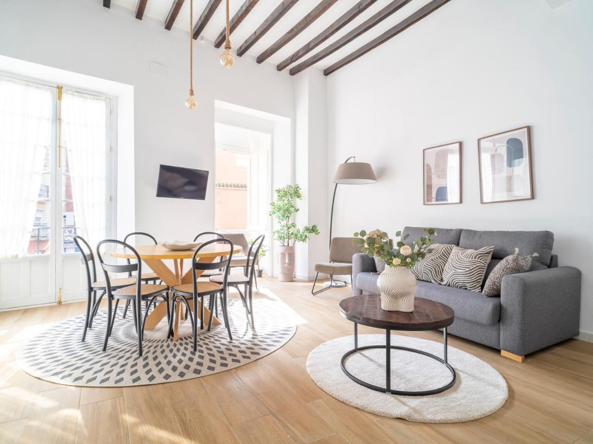 Sanders Lavender - Delightful Two-Bedroom Apartment Downtown Μάλαγα Εξωτερικό φωτογραφία