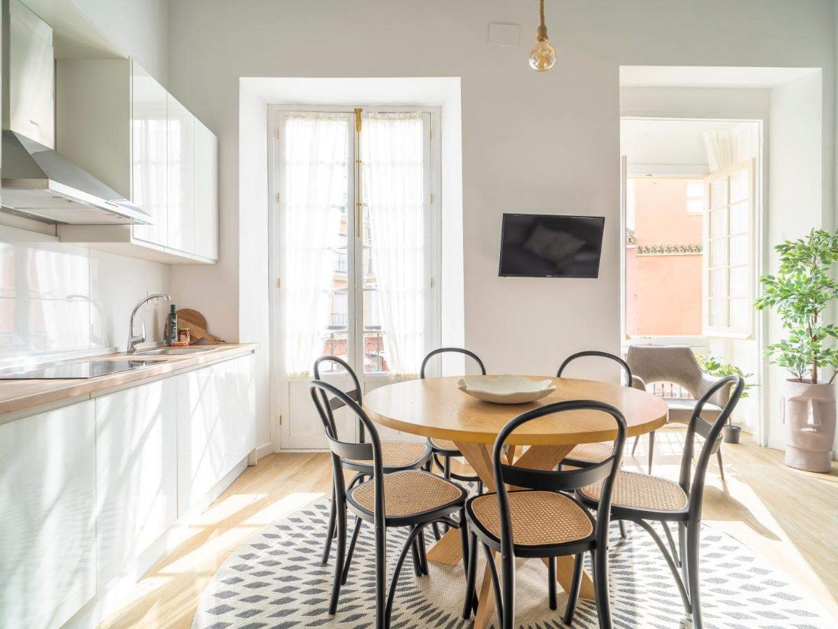 Sanders Lavender - Delightful Two-Bedroom Apartment Downtown Μάλαγα Εξωτερικό φωτογραφία