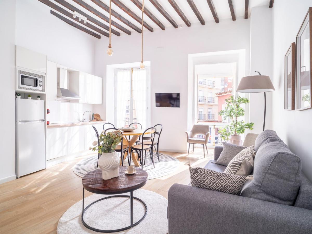 Sanders Lavender - Delightful Two-Bedroom Apartment Downtown Μάλαγα Εξωτερικό φωτογραφία