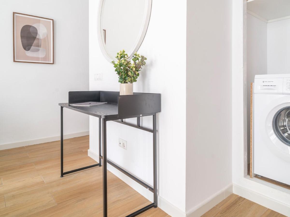 Sanders Lavender - Delightful Two-Bedroom Apartment Downtown Μάλαγα Εξωτερικό φωτογραφία